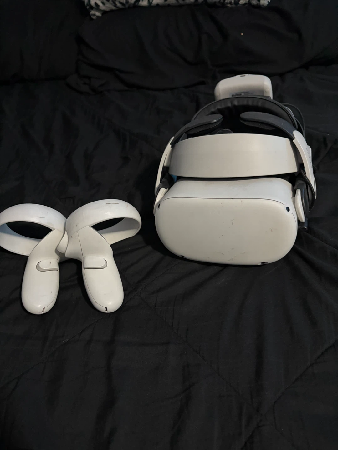 Meta Quest 2 VR Headset & Controllers with BoboVR Battery Strap