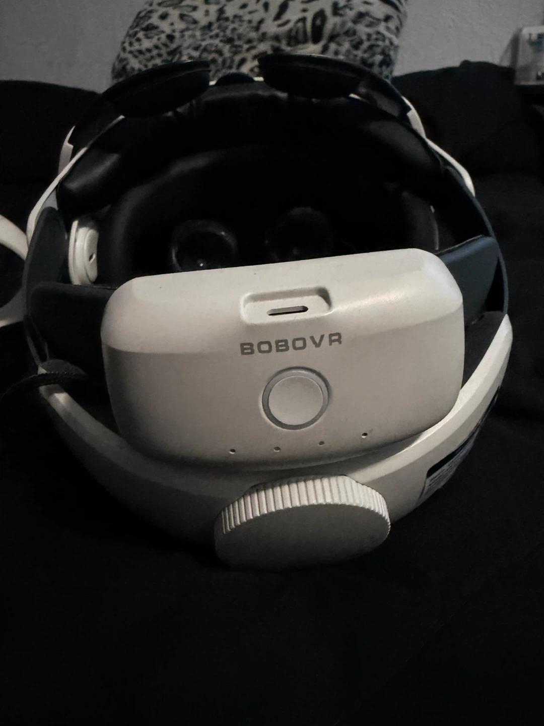 Meta Quest 2 VR Headset & Controllers with BoboVR Battery Strap - photo 2