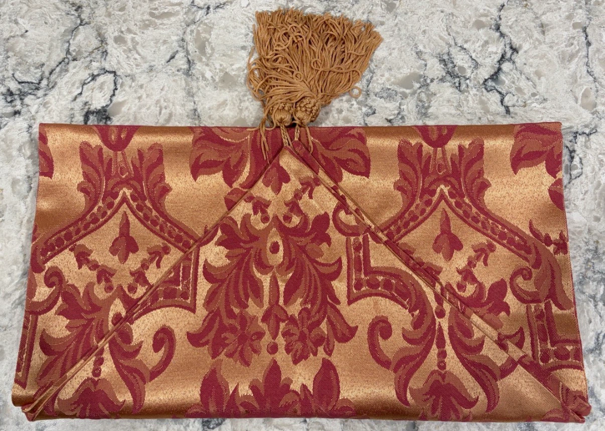 Waterford Damask Table Runner Burgundy & Gold w/ Tassels - photo 2