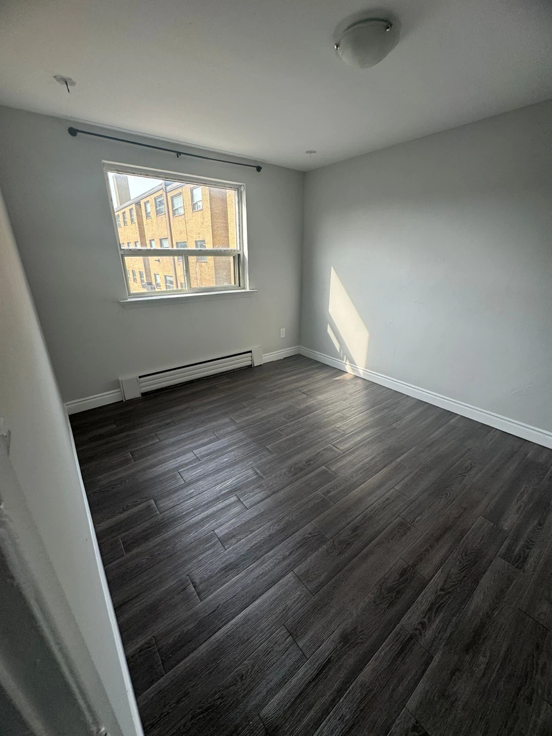 Private room & sharing for rent - photo 2