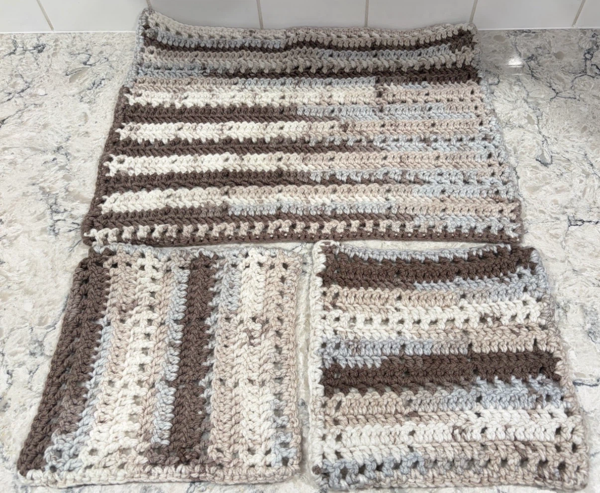 100% Acrylic Wool Handmade Table Runner/Doily Set
