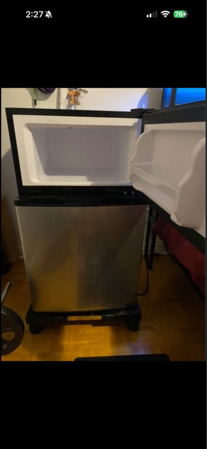 Freezer/Refrigerator  Mini Fridge - photo 2