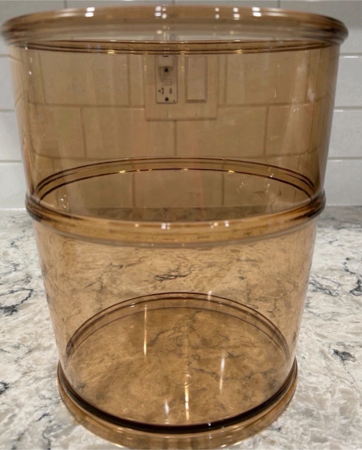 Small Plastic Bathroom/Office Garbage Bin