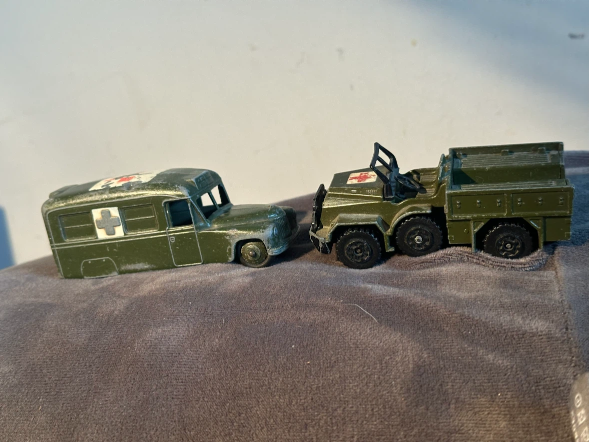 Dinky toys daimler matchbox k112 Ambulance