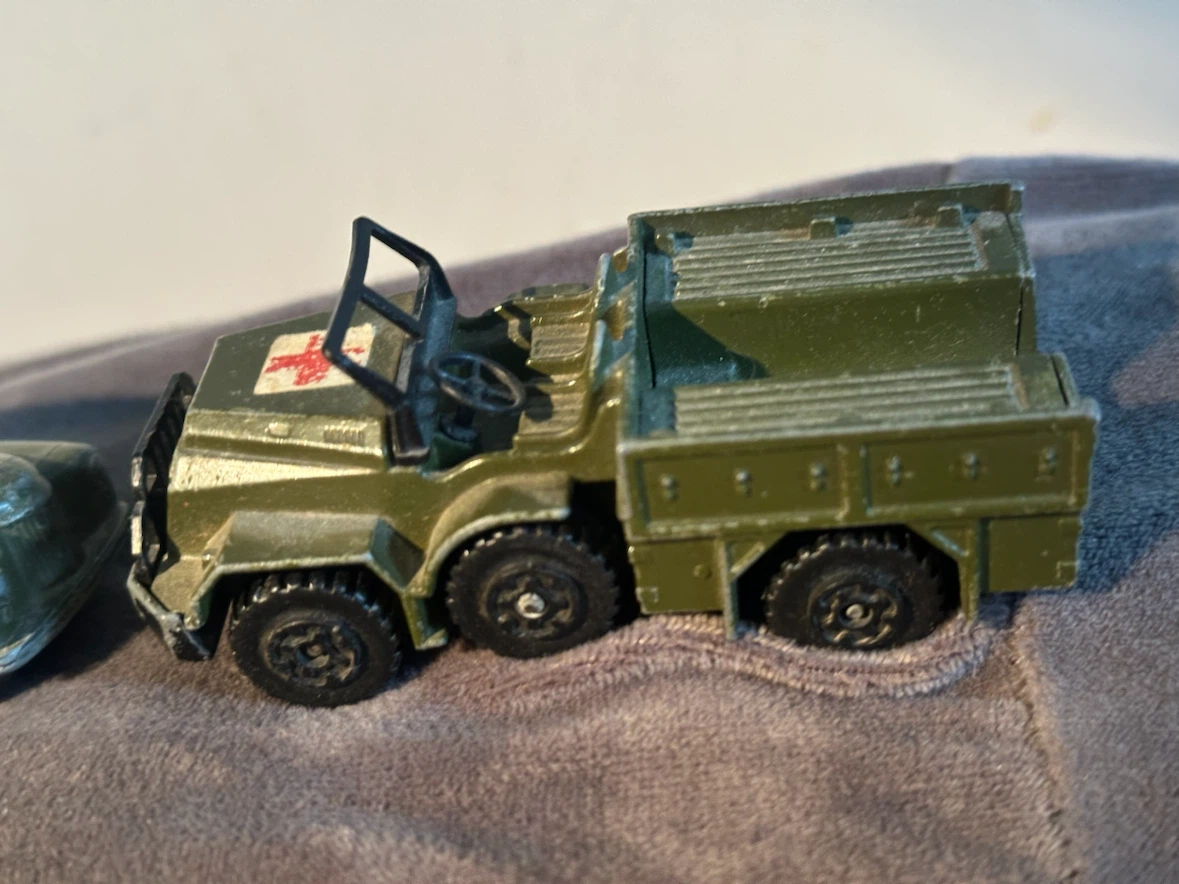 Dinky toys daimler matchbox k112 Ambulance - photo 2