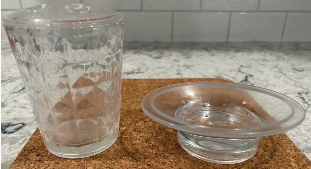 Plastic Toothbrush Holder and Soap Dish Set