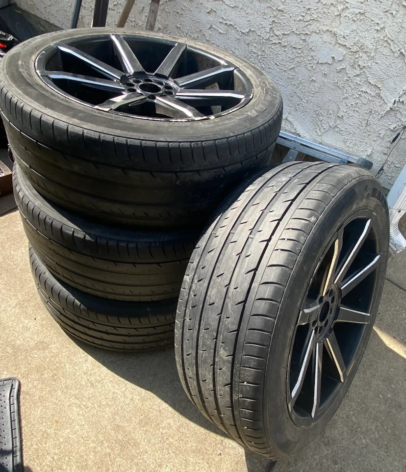 22" Black & Machined Wheels w/ 285/45R22 Haida Tires- Set of 4