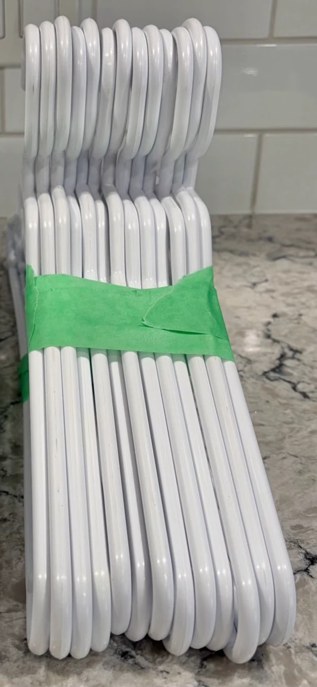 Pack of 13 White Plastic Clothes Hangers - photo 2