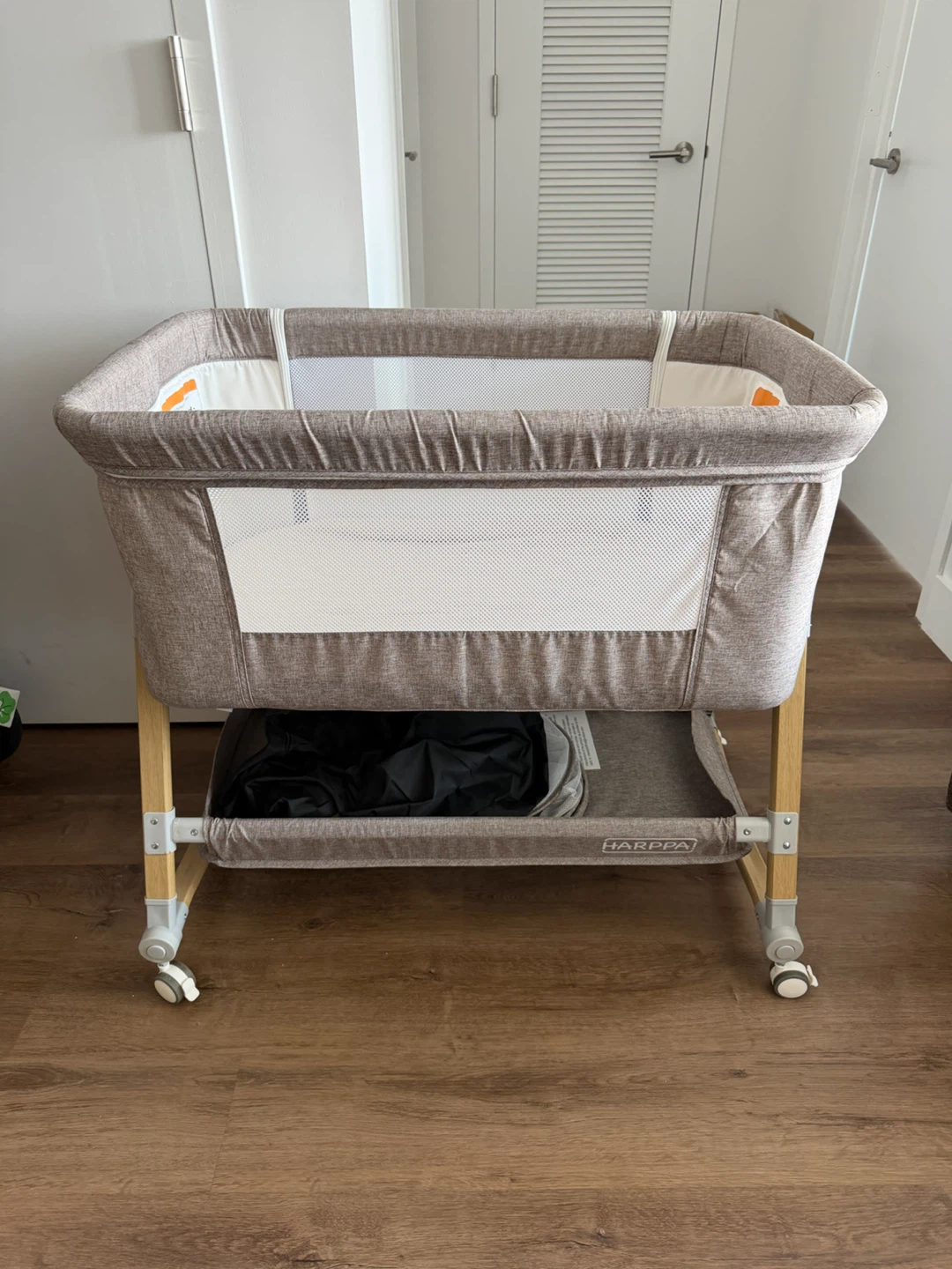 HARPPA Bassinet Bedside Sleeper with Wheels
