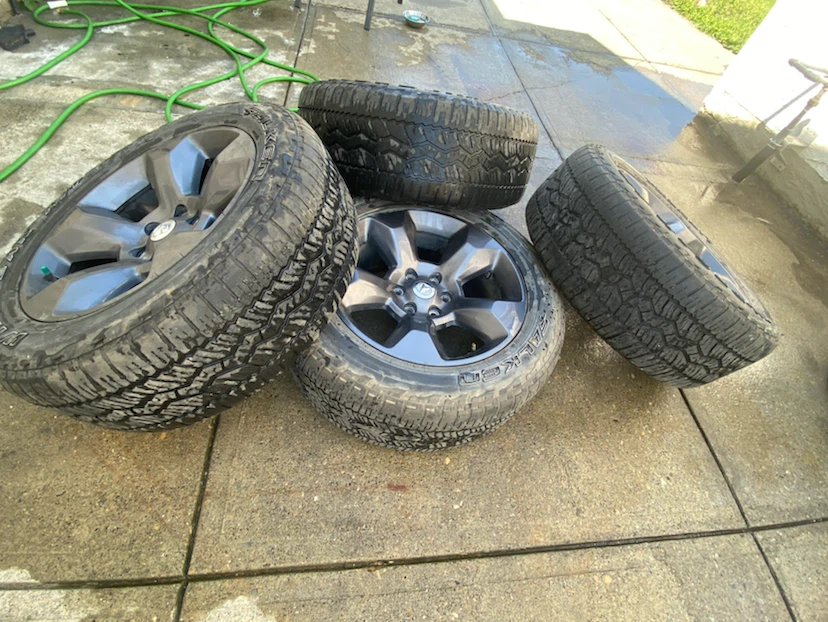 2025 RAM 1500 OEM 20" Wheels & Tires - Like new - photo 3