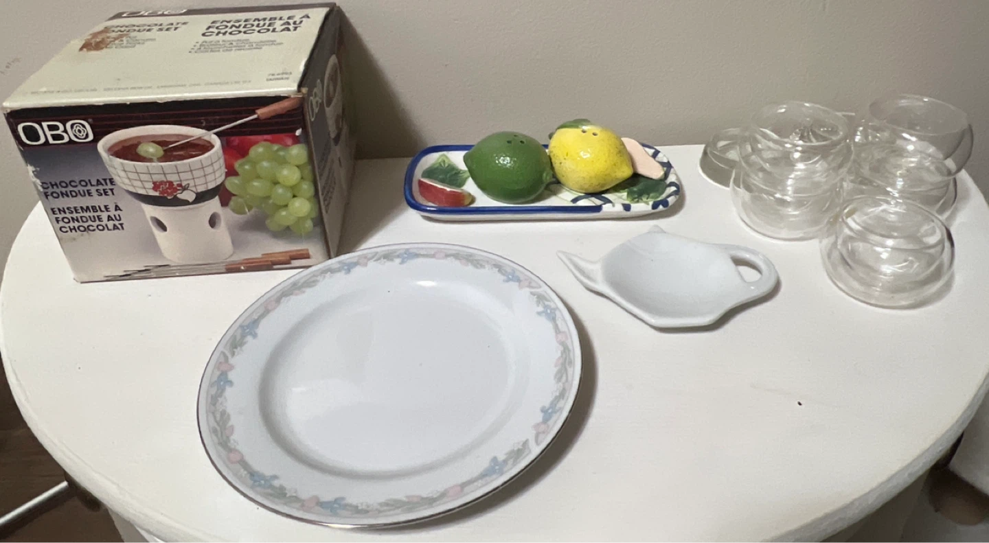 Kitchen/ Household Items Lot