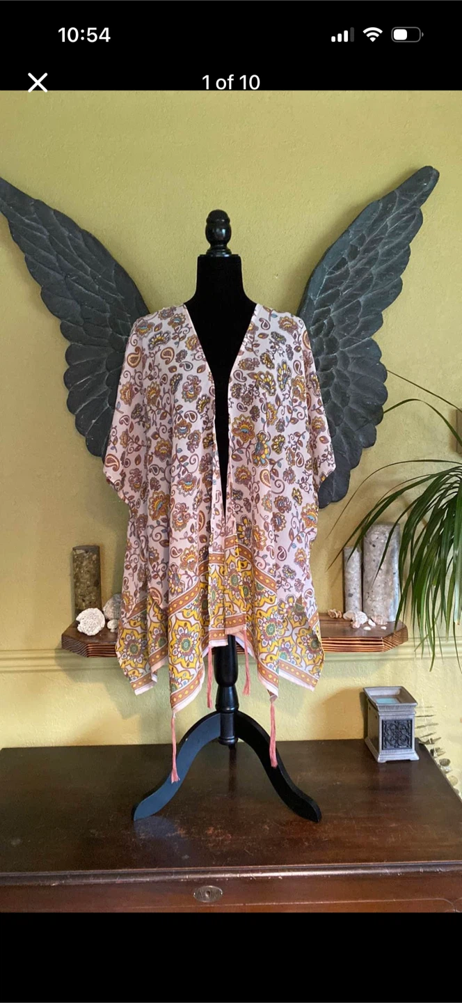 La Classe Couture Floral Poncho Style Shall
