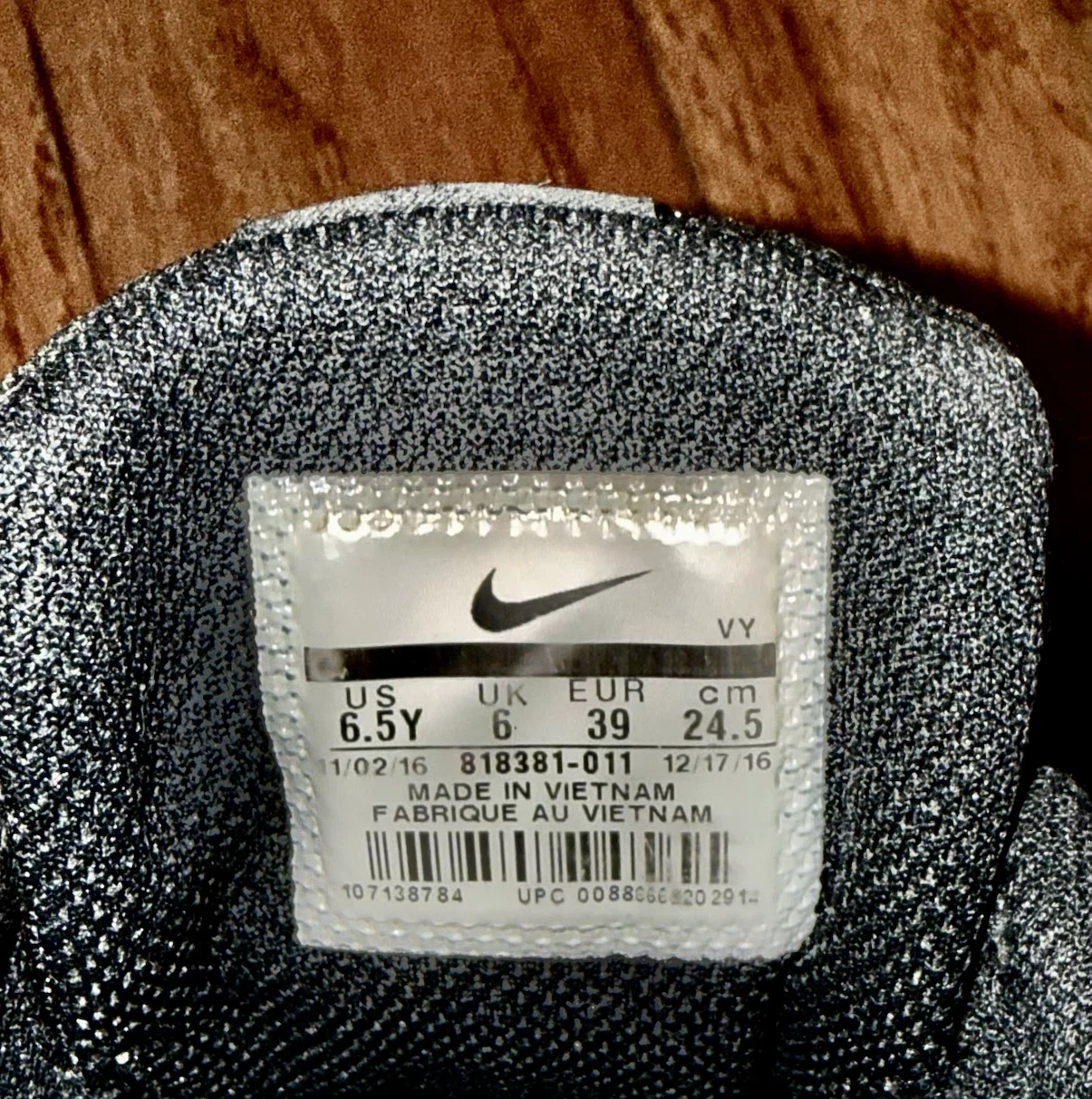 Authentic “Nike” Running Shoes - Youth Size 6.5Y - photo 3