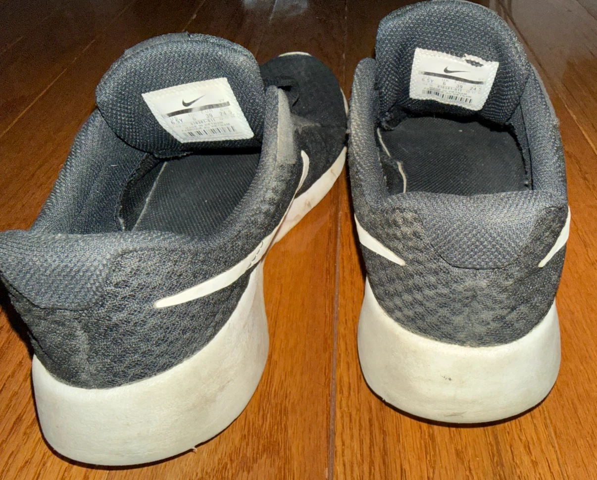 Authentic “Nike” Running Shoes - Youth Size 6.5Y - photo 4