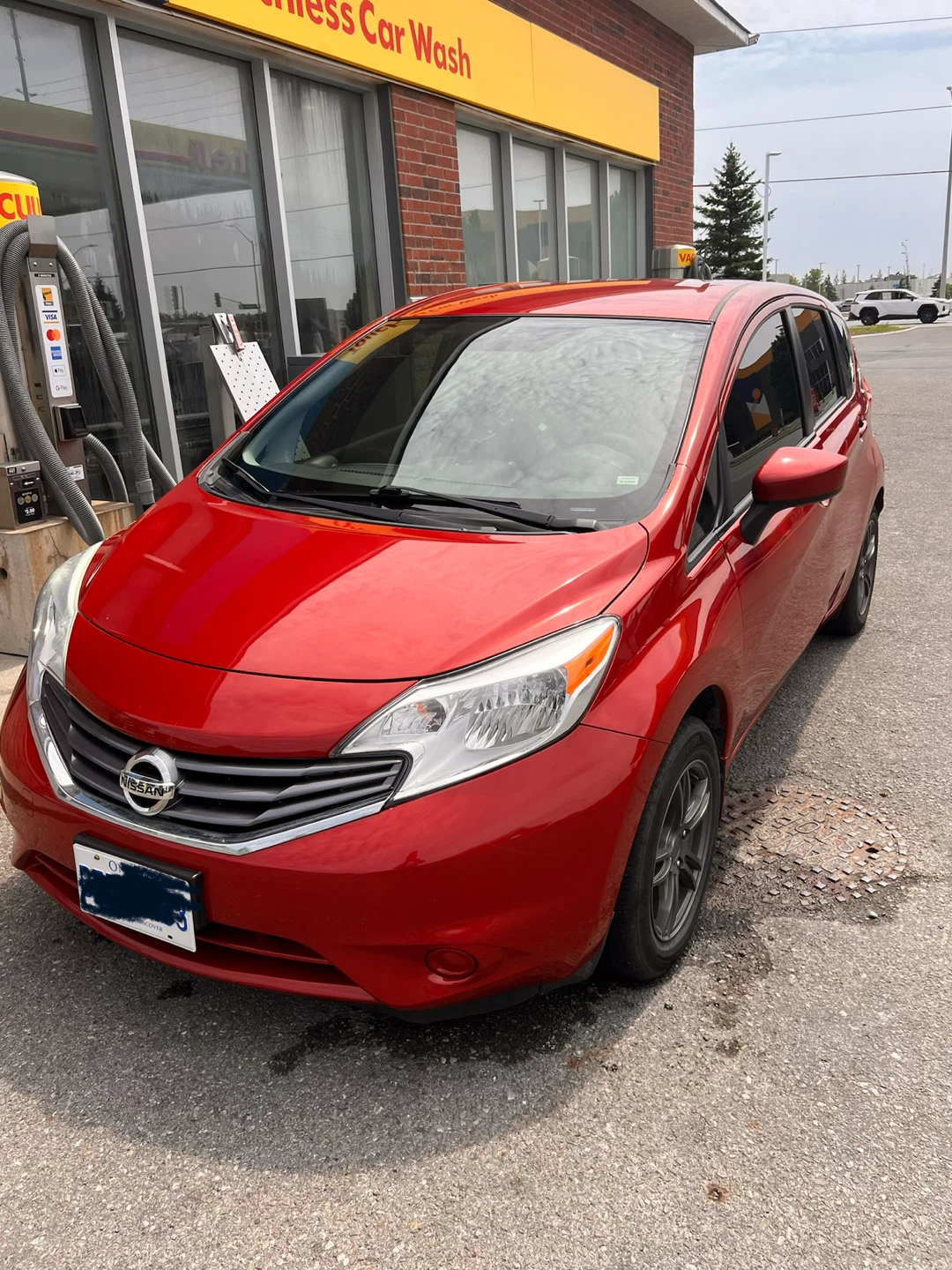 Red Nissan Versa SV - photo 5