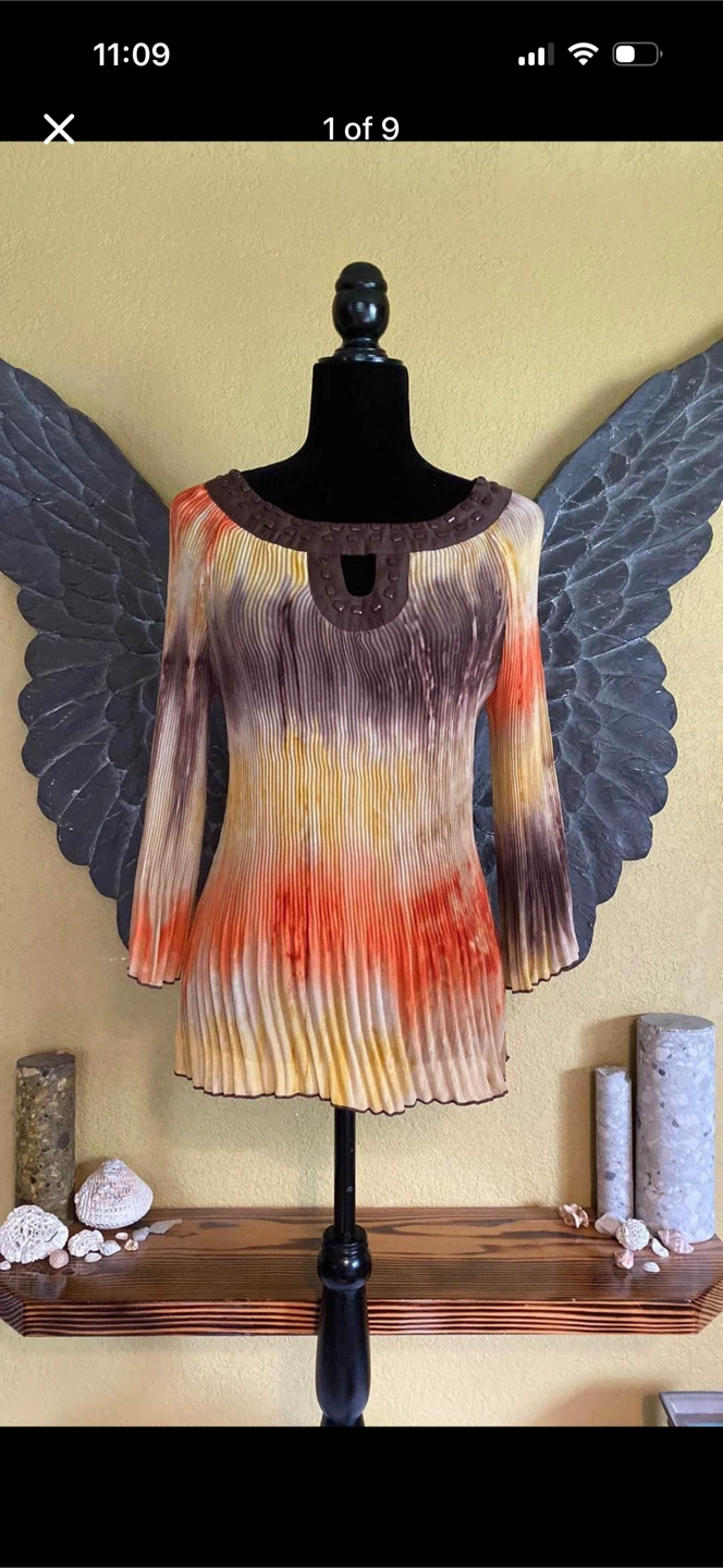 Piano New Ripple Long sleeve Blouse With Jewels At Chest