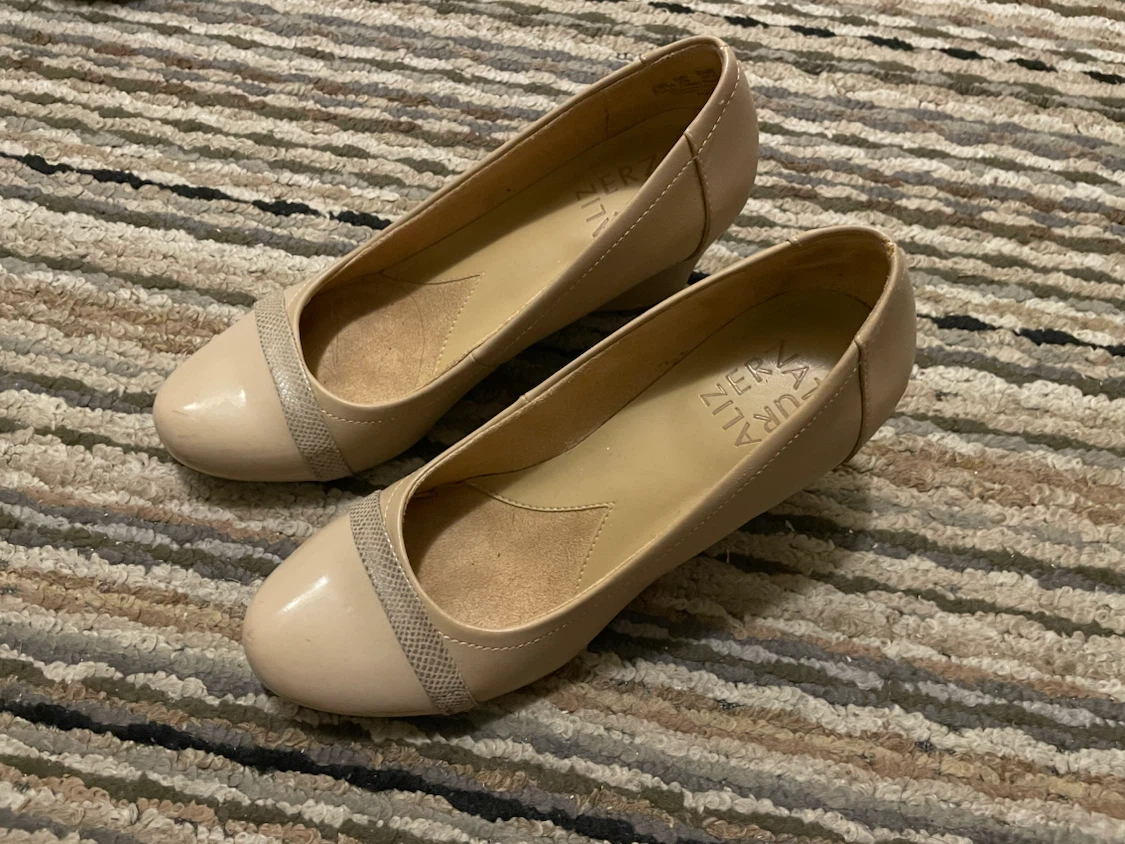 Naturalizer Beige Ballet Flats size 5.5