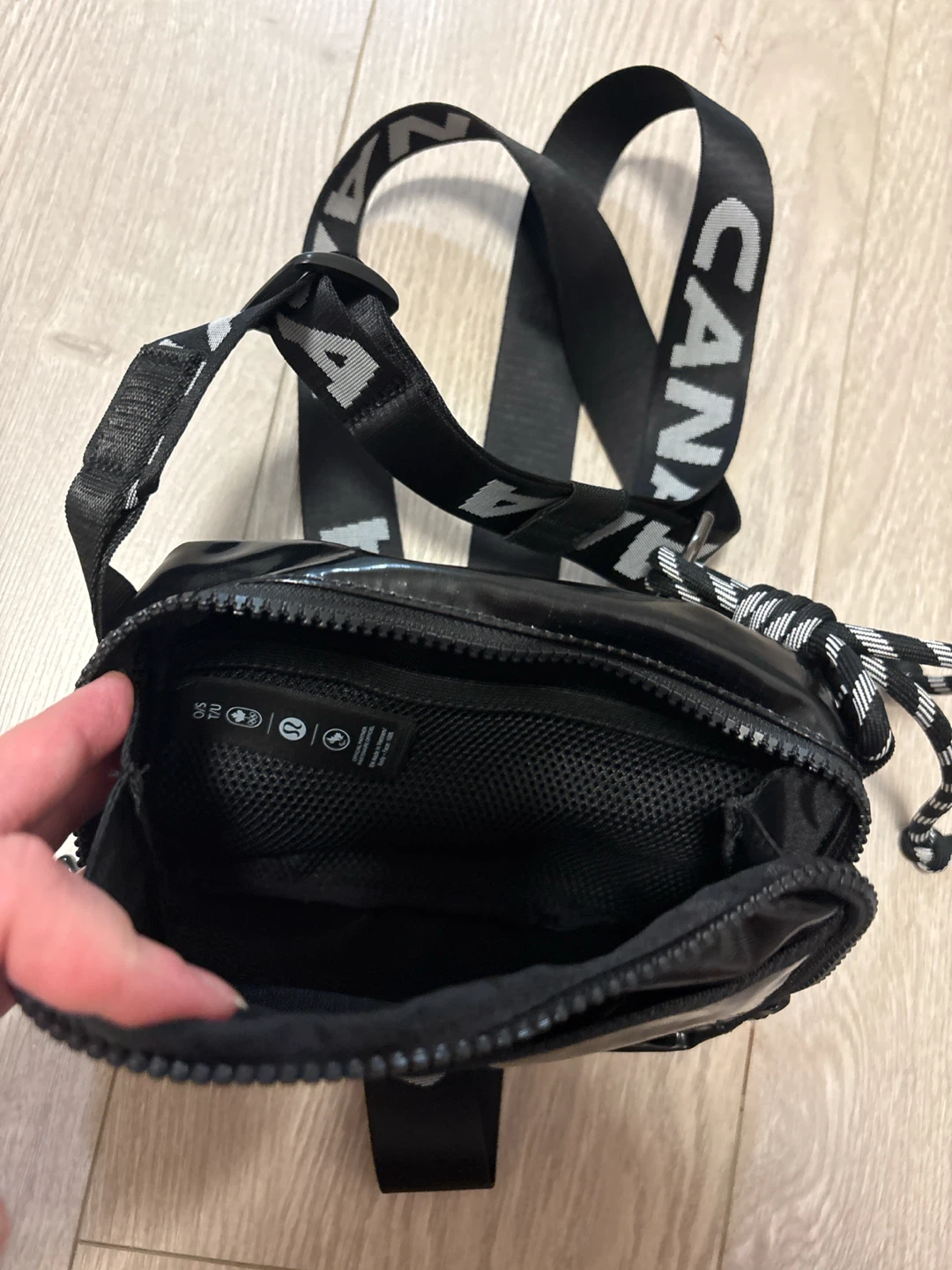Canada Lululemon Black Crossbody Bag - photo 2