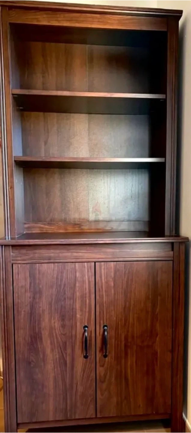 Moving out sale : Wooden Bookcase with Cabinet