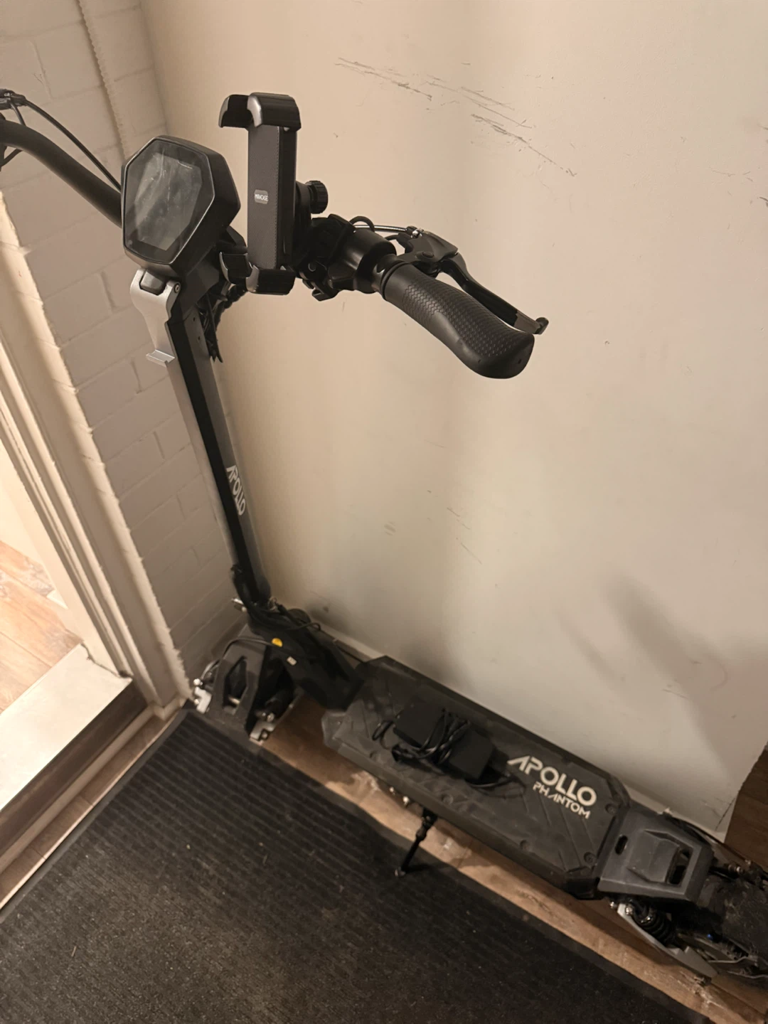 Apollo Phantom Electric Scooter - photo 3