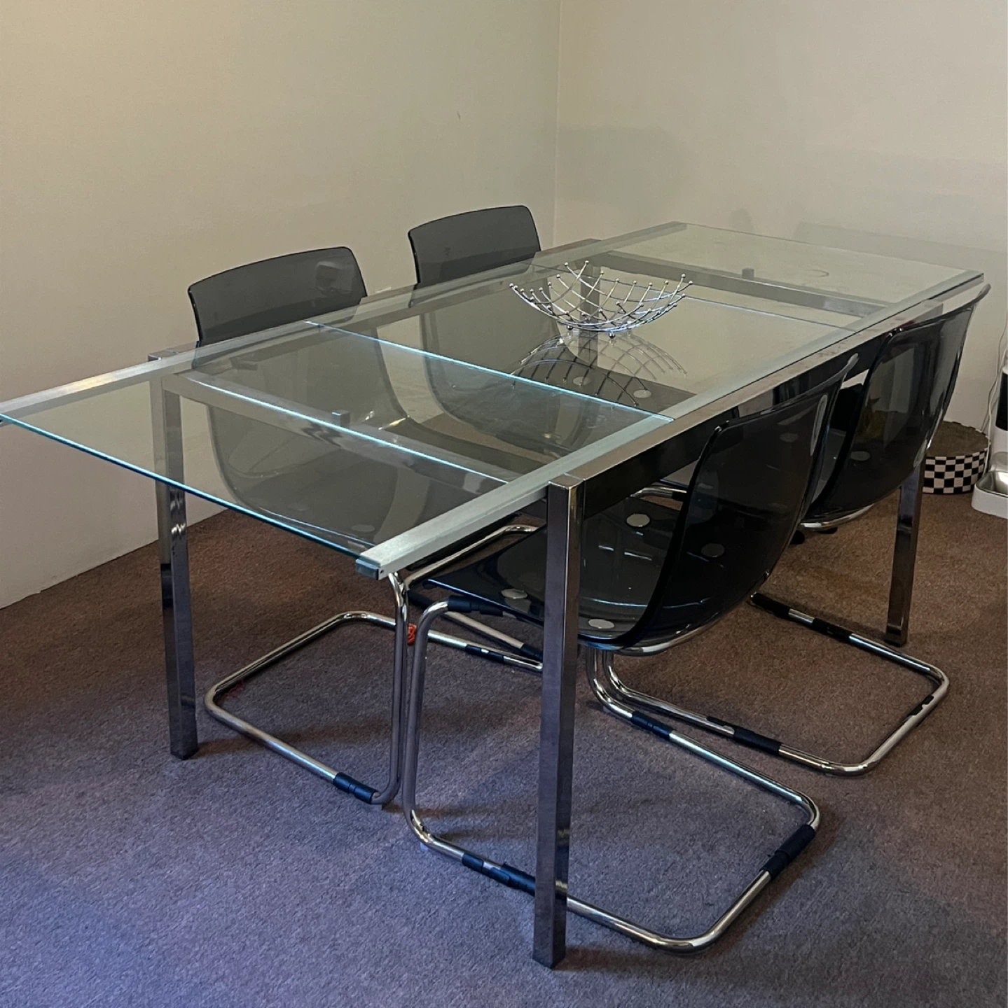 extendable glass dining table with 4 chairs - photo 2