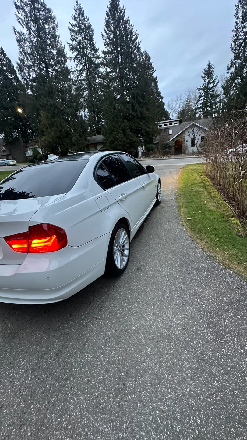 White BMW Sedan - photo 2