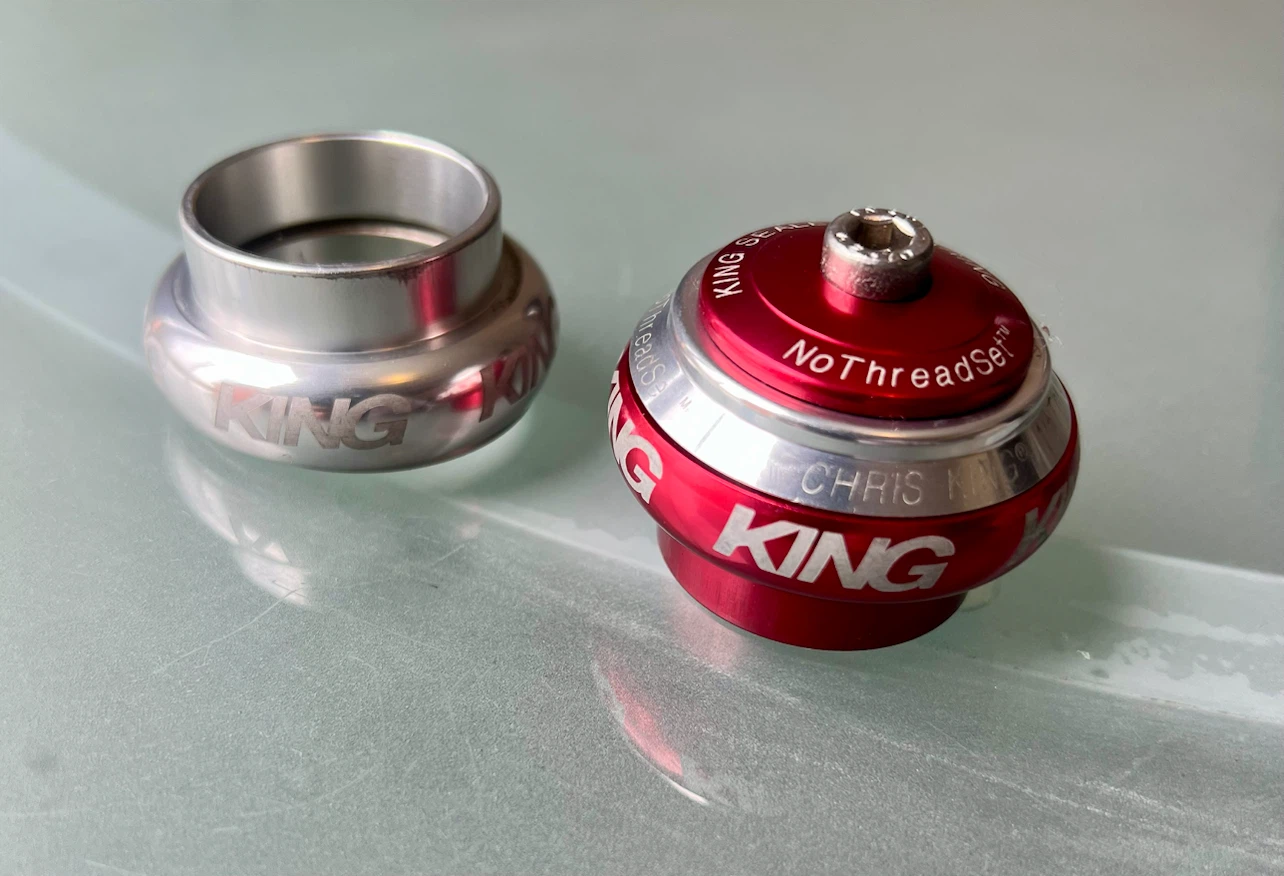 CHRIS KING Headset NoThreadset 1//8 red silver COMPLETE - photo 2