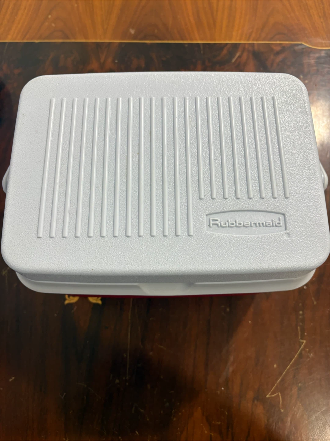 Rubbermaid Red & White Small Cooler - photo 2
