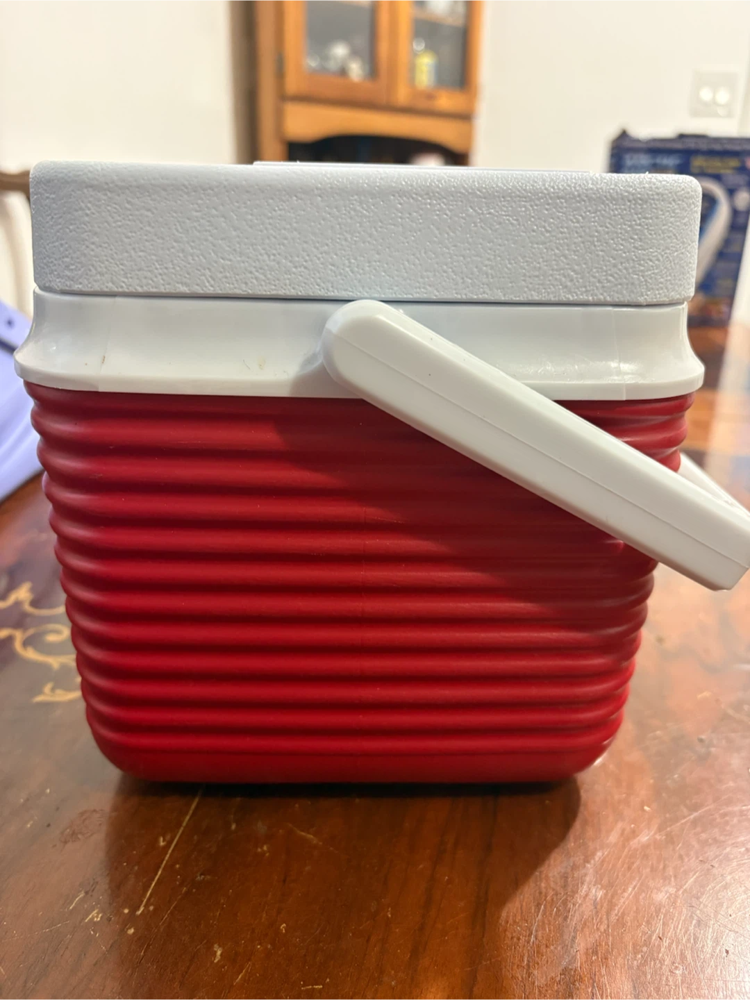 Rubbermaid Red & White Small Cooler - photo 3