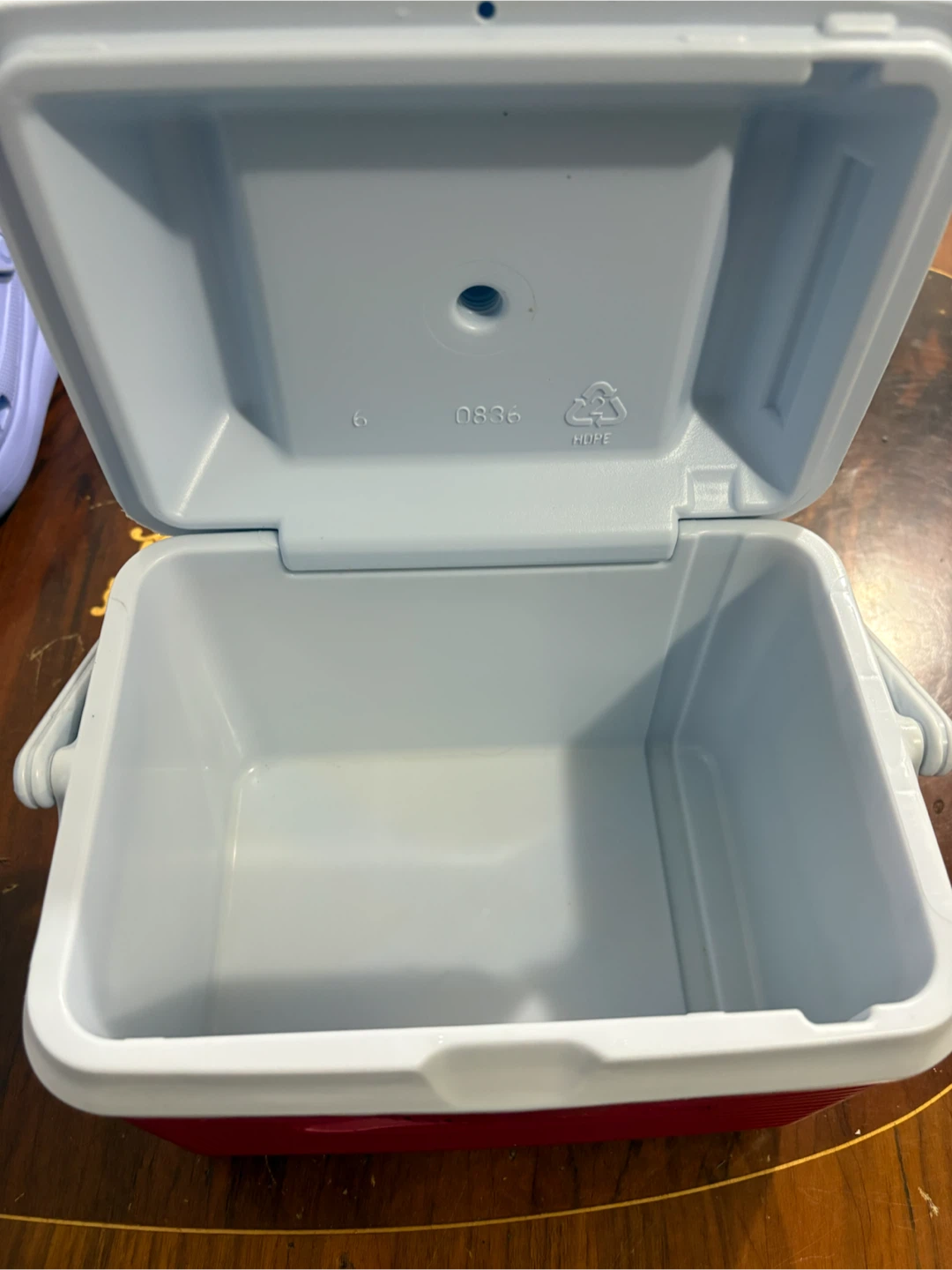Rubbermaid Red & White Small Cooler - photo 5