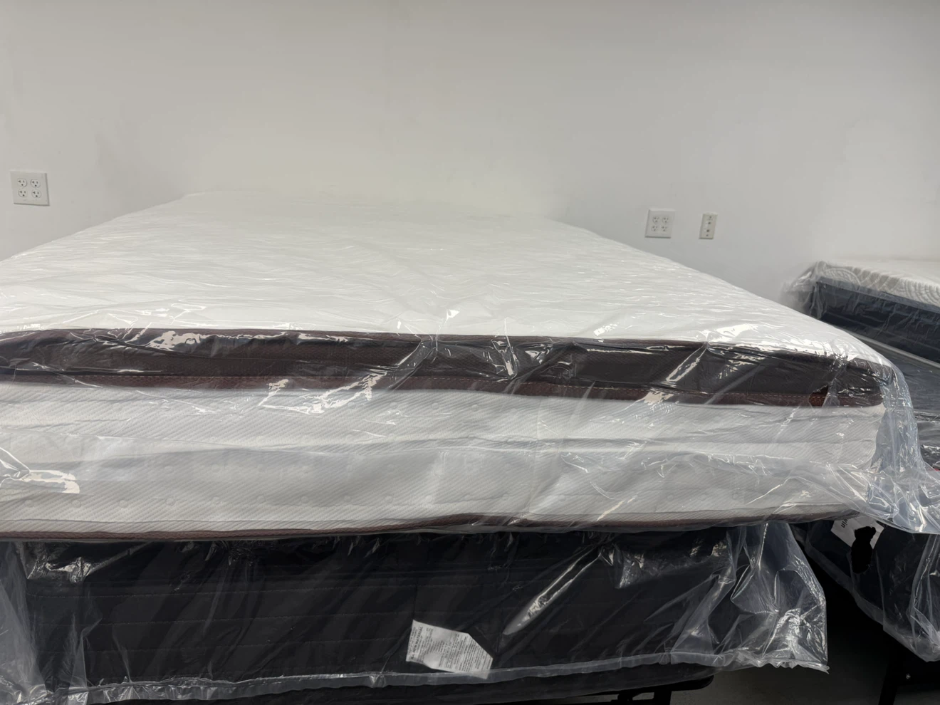 Mattress with Plush Top - Queen Size - photo 2