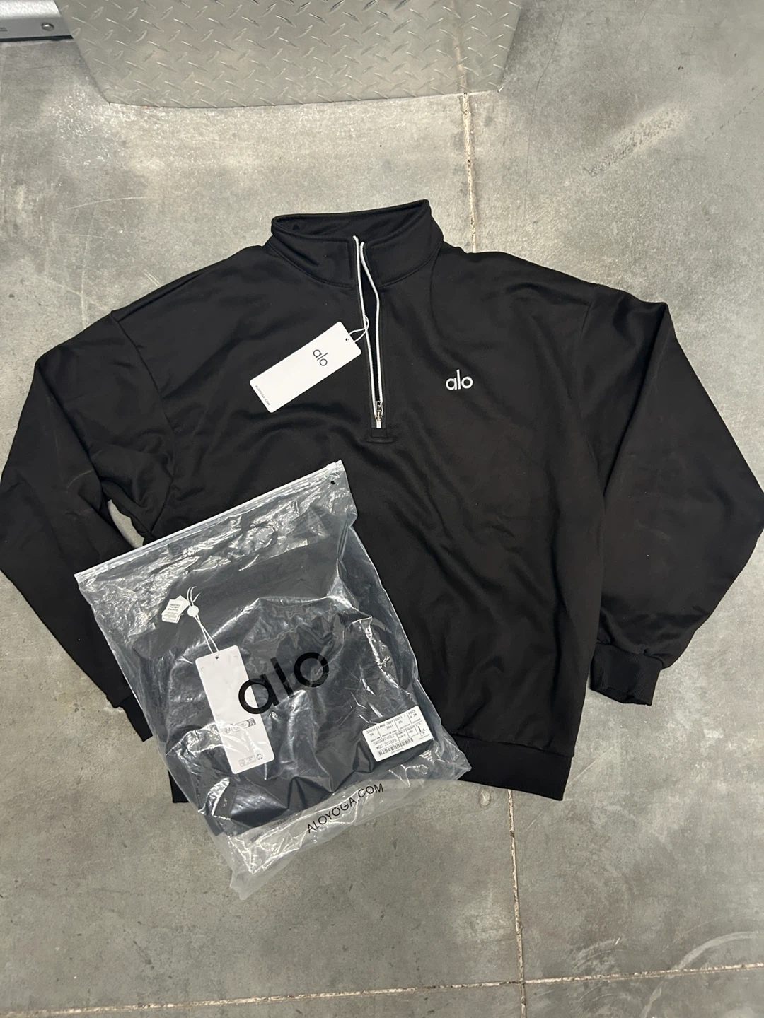 Alo Yoga Black Zip Sweatshirt & Jogger Set - photo 2