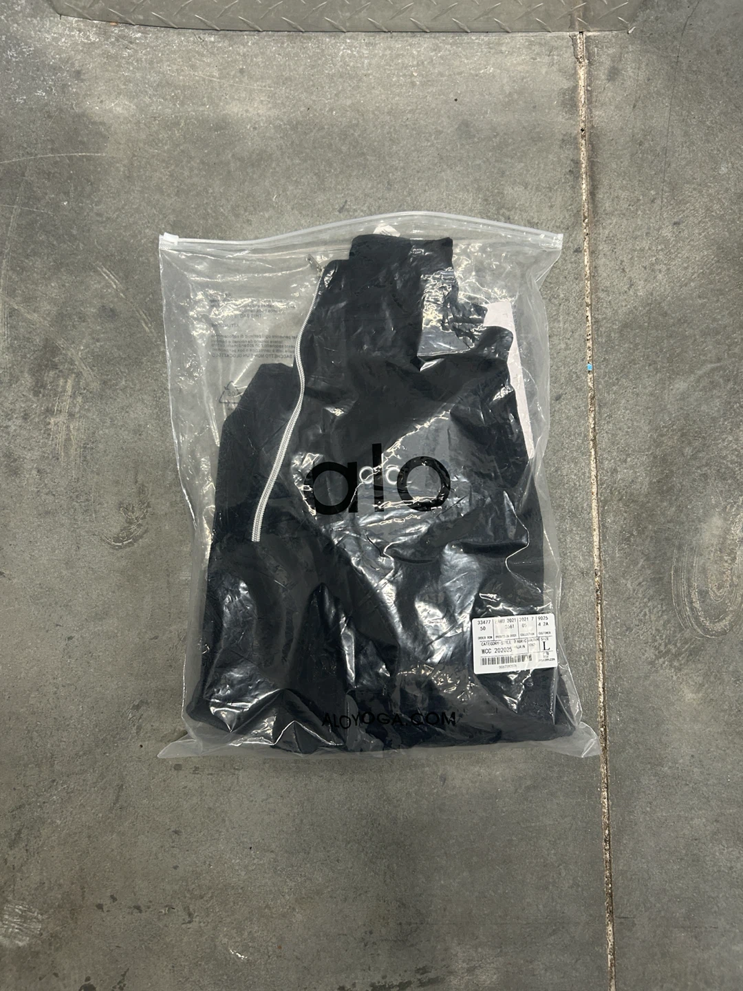 Alo Yoga Black Zip Sweatshirt & Jogger Set - photo 4