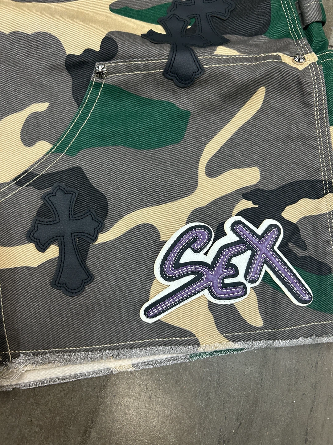 Chrome Hearts Camo Shorts - photo 2