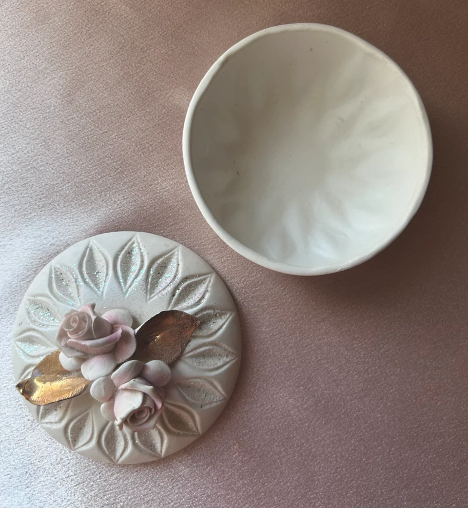 Capodimonte Porcelain Trinket Box with Roses - photo 4