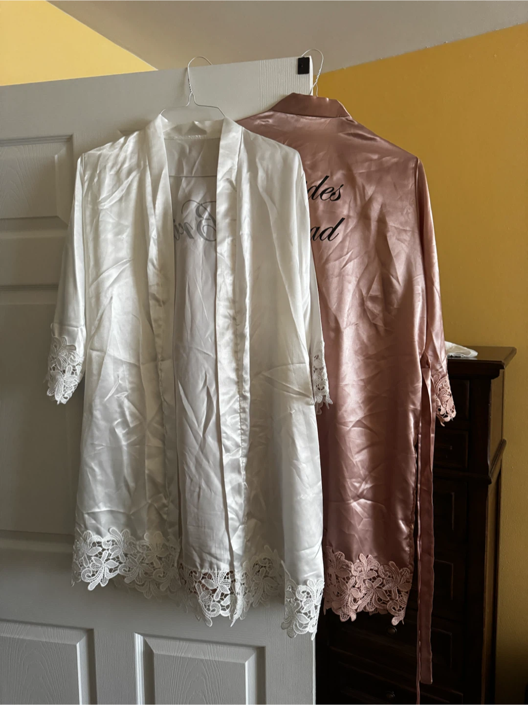 Bride and Bride's made Satin Robe with Lace Trim - photo 3