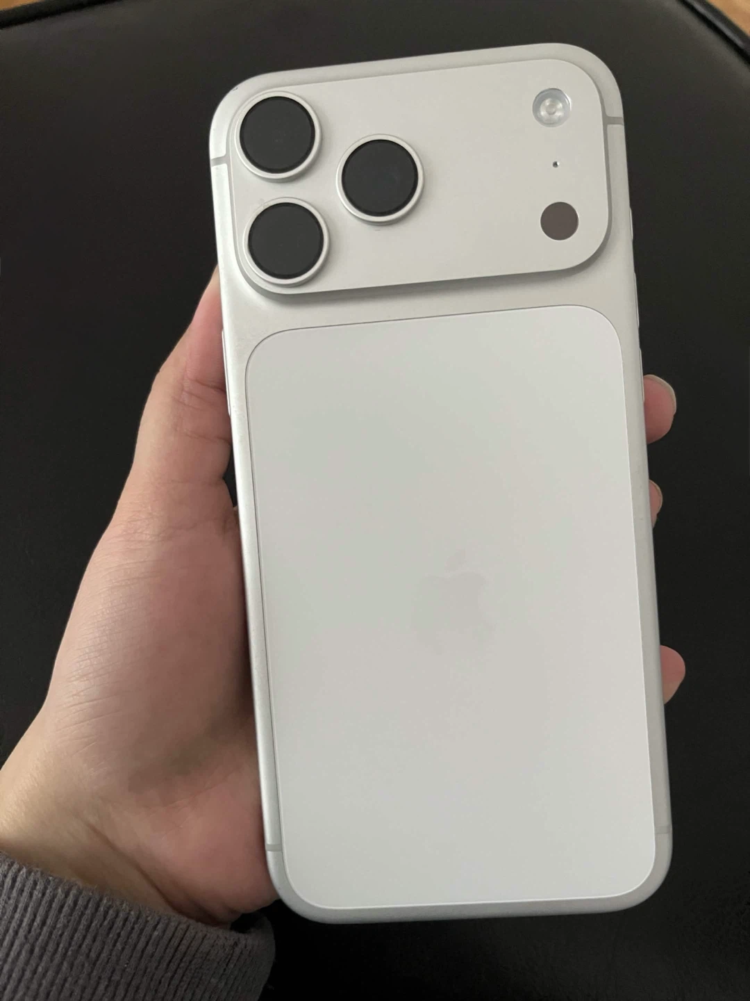 iPhone 17 Pro Max - photo 2