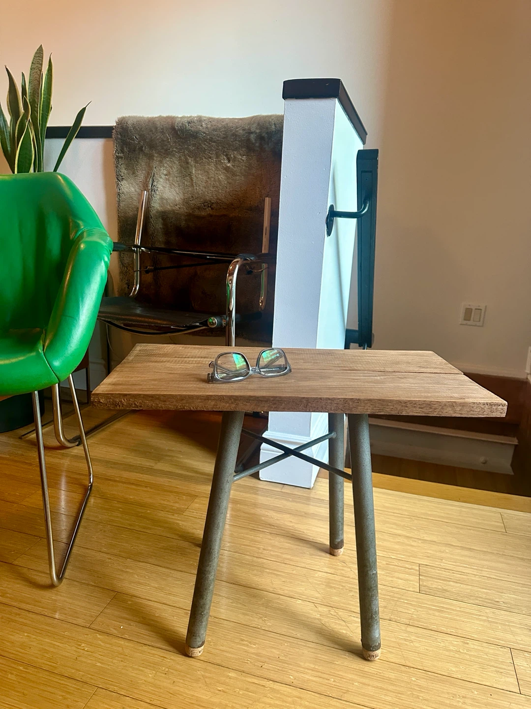 VINTAGE INDUSTRIAL STEEL WALNUT WOOD SIDE COFFFE PLANT TABLE