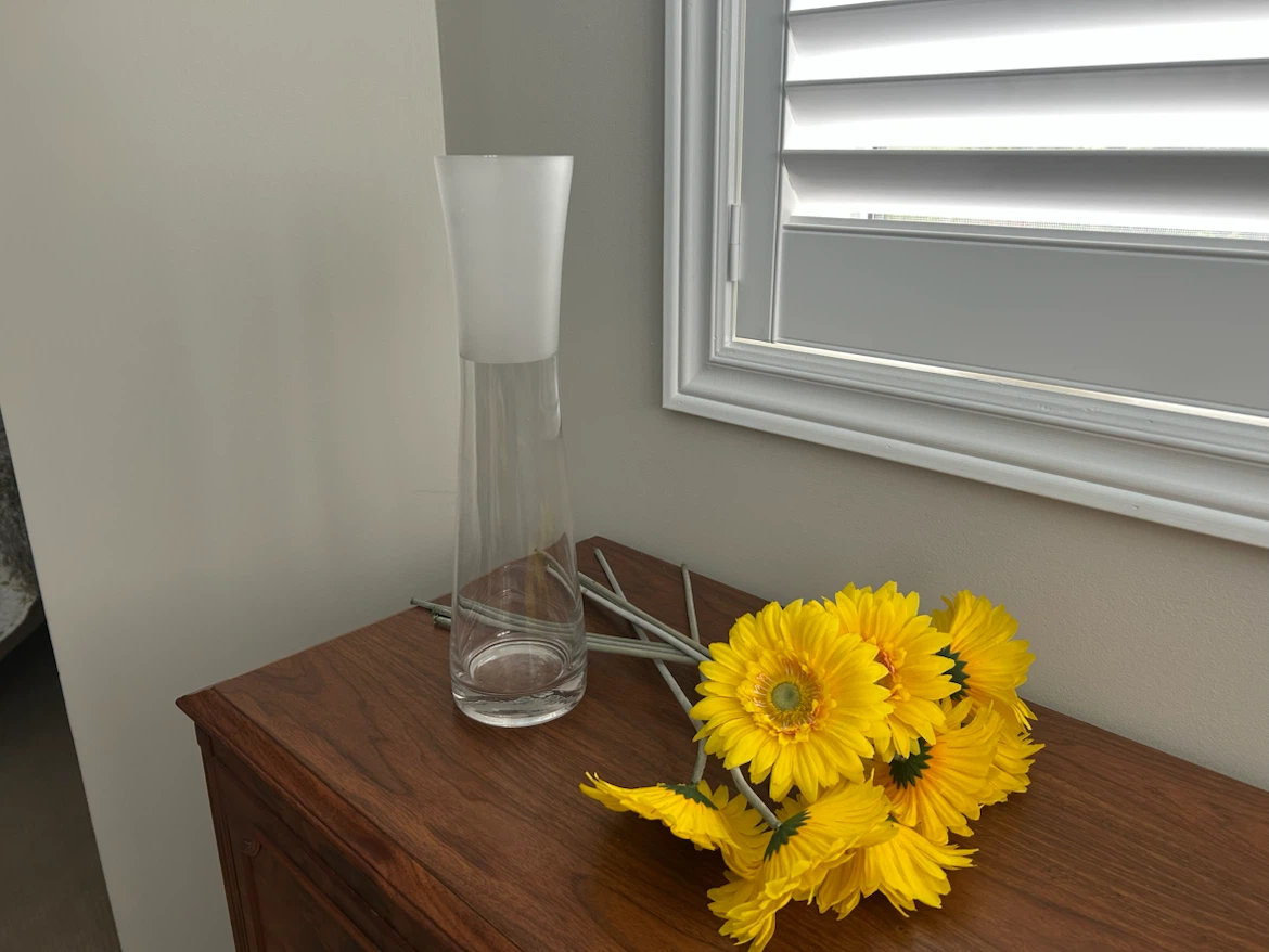 VINTAGE VASE WITH ARTIFICIAL FLOWERS (SEE LISTING) - photo 2
