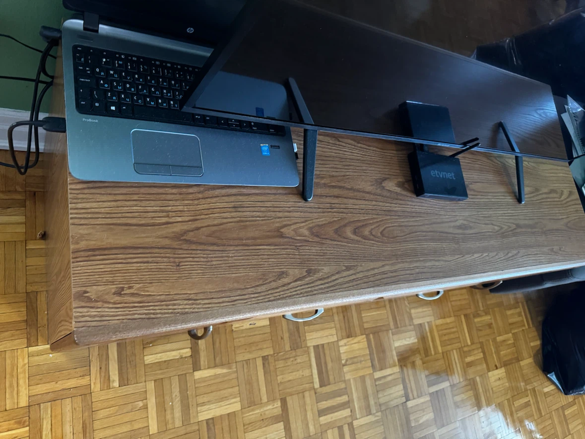 Westinghouse TV and TV stand - photo 2