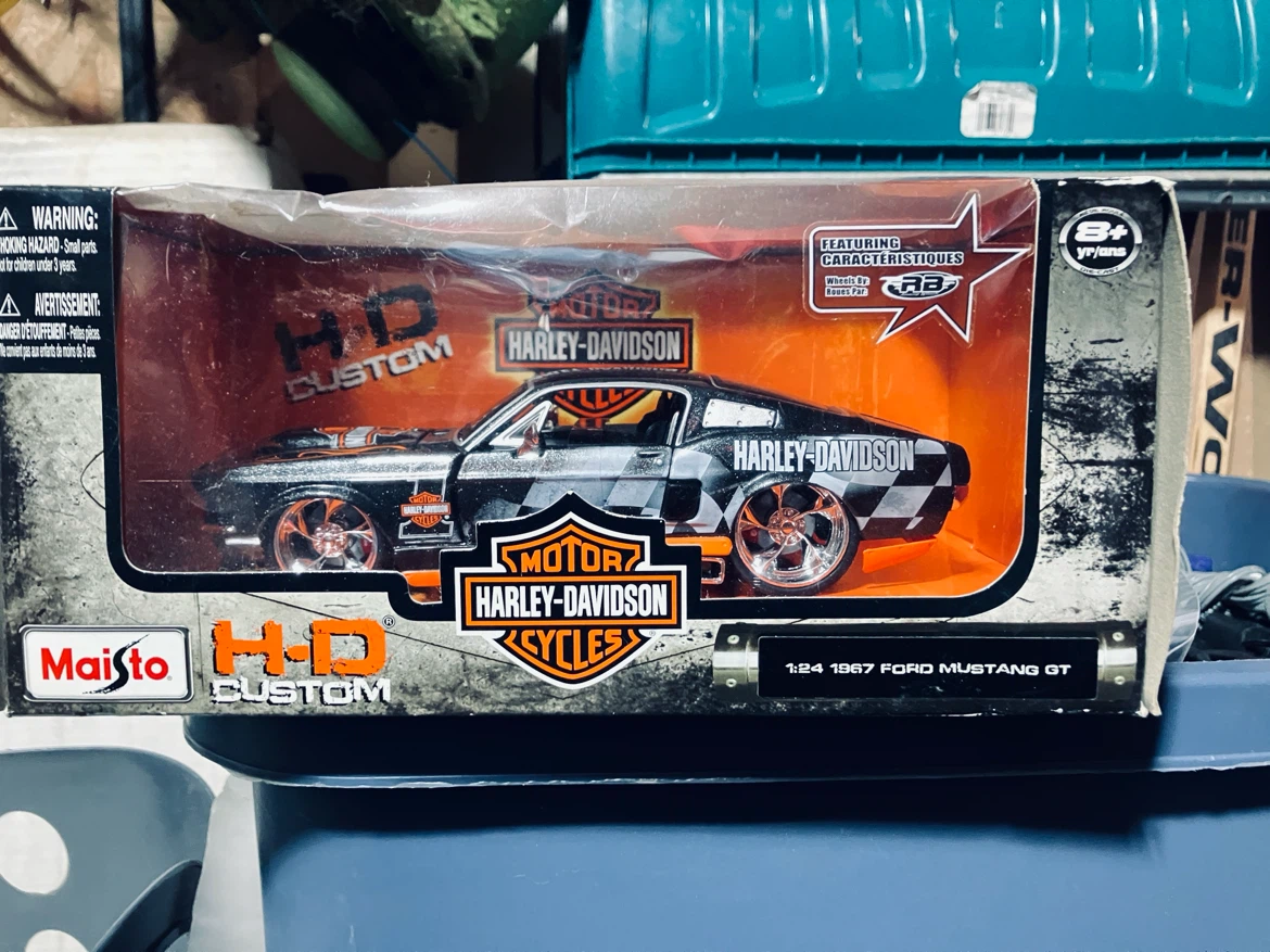 Maisto HD Custom 1:24 1967 Ford Mustang GT Harley-Davidson