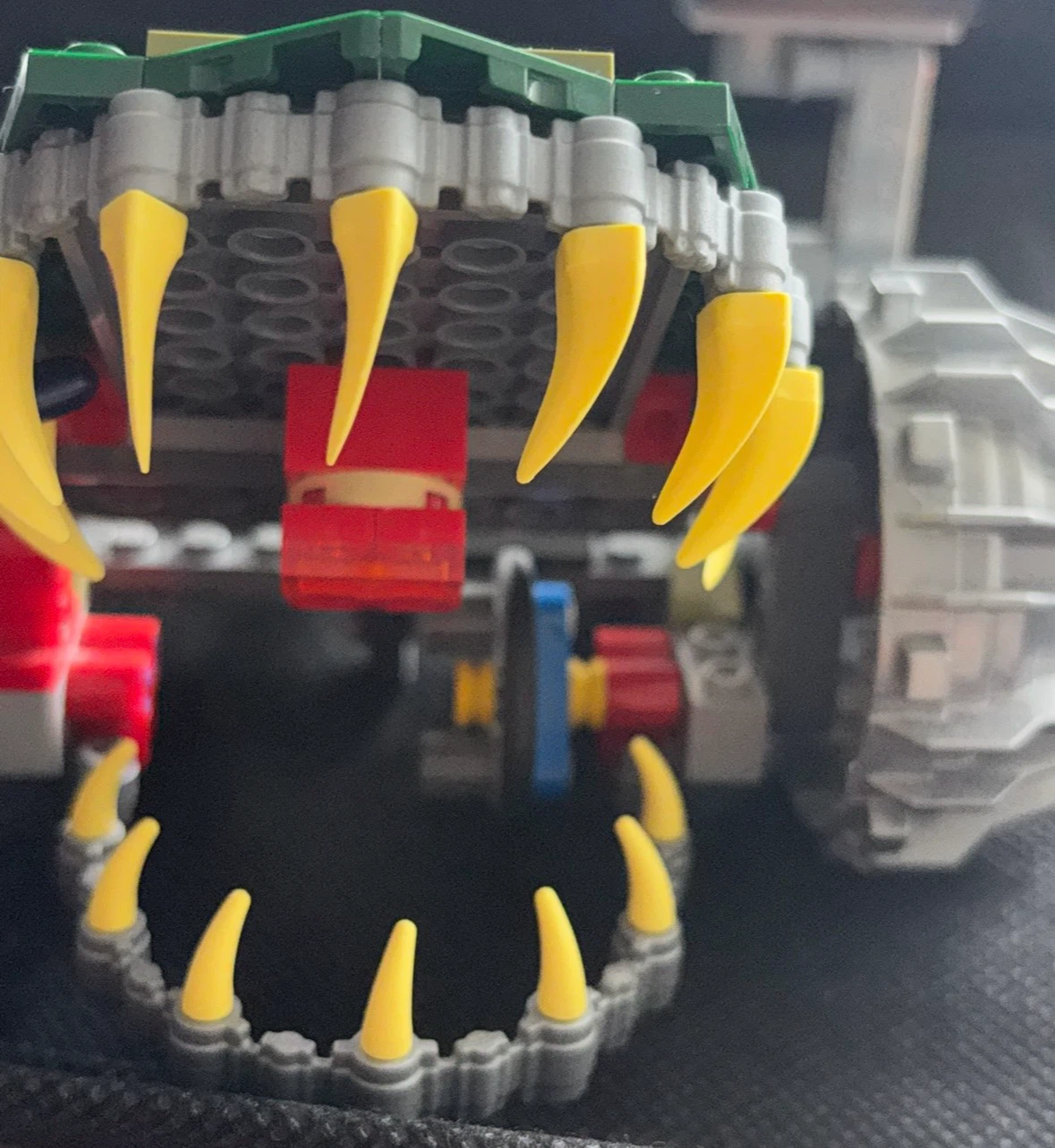 LEGO - Killer Croc 76025 - chariot/vehicle ONLY - 90% complete - photo 2