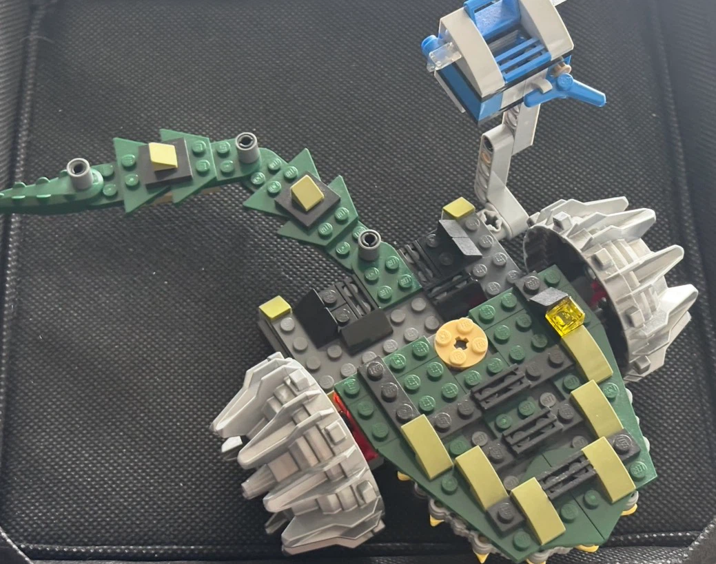 LEGO - Killer Croc 76025 - chariot/vehicle ONLY - 90% complete - photo 3