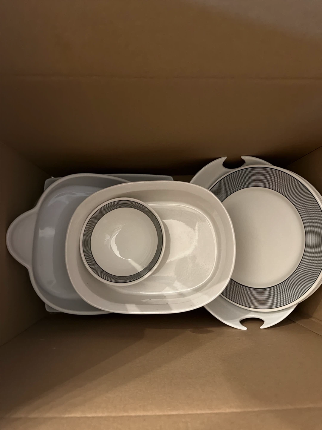 Assorted ceramic ware and dishes