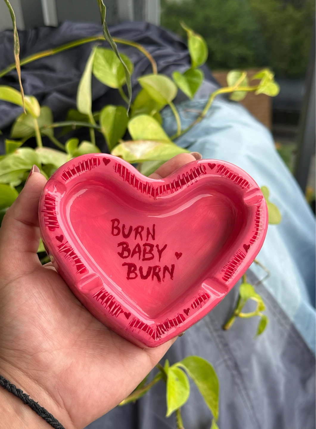 Collectable’s Pink Heart Ashtray - photo 2
