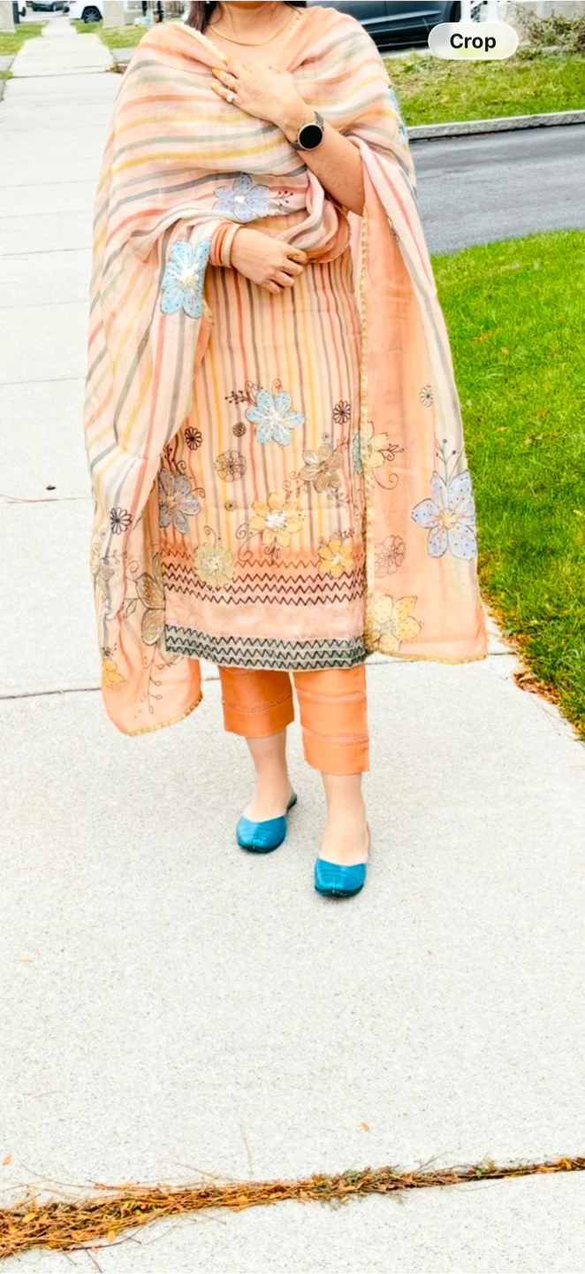 Blue floral print lehenga choli and dupatta - photo 4