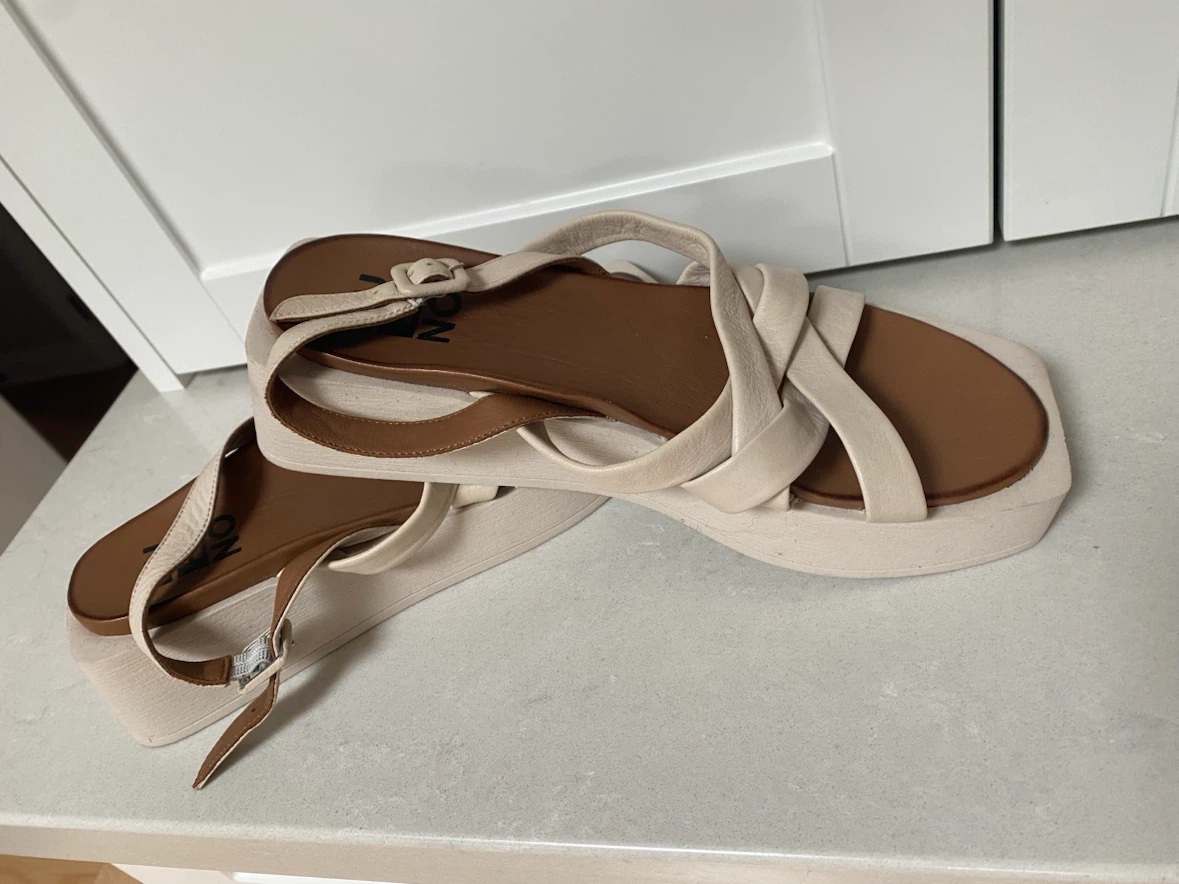 Bueno Platform Wedge Sandals Cream Size 41