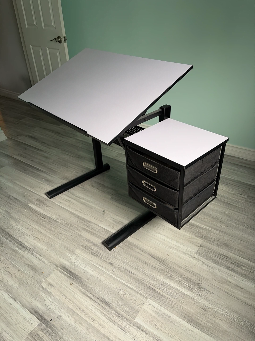 Artist desk - photo 2