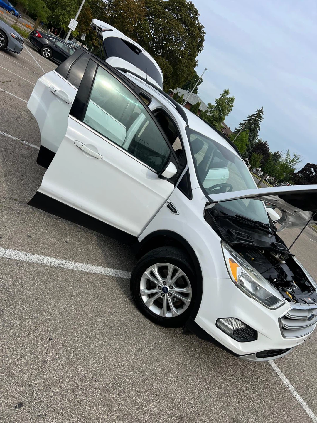 White Ford Escape 1.5L EcoBoost SUV