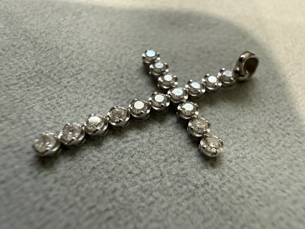 K18 White Gold Diamond Cross Pendant (only) - photo 3